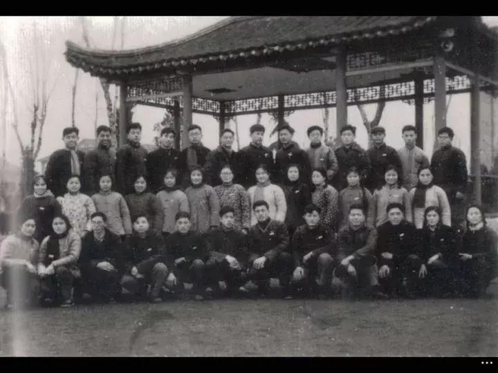 重返母校80后的回忆,重返六十年前的母校