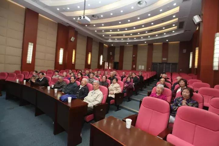 重返母校80后的回忆,重返六十年前的母校