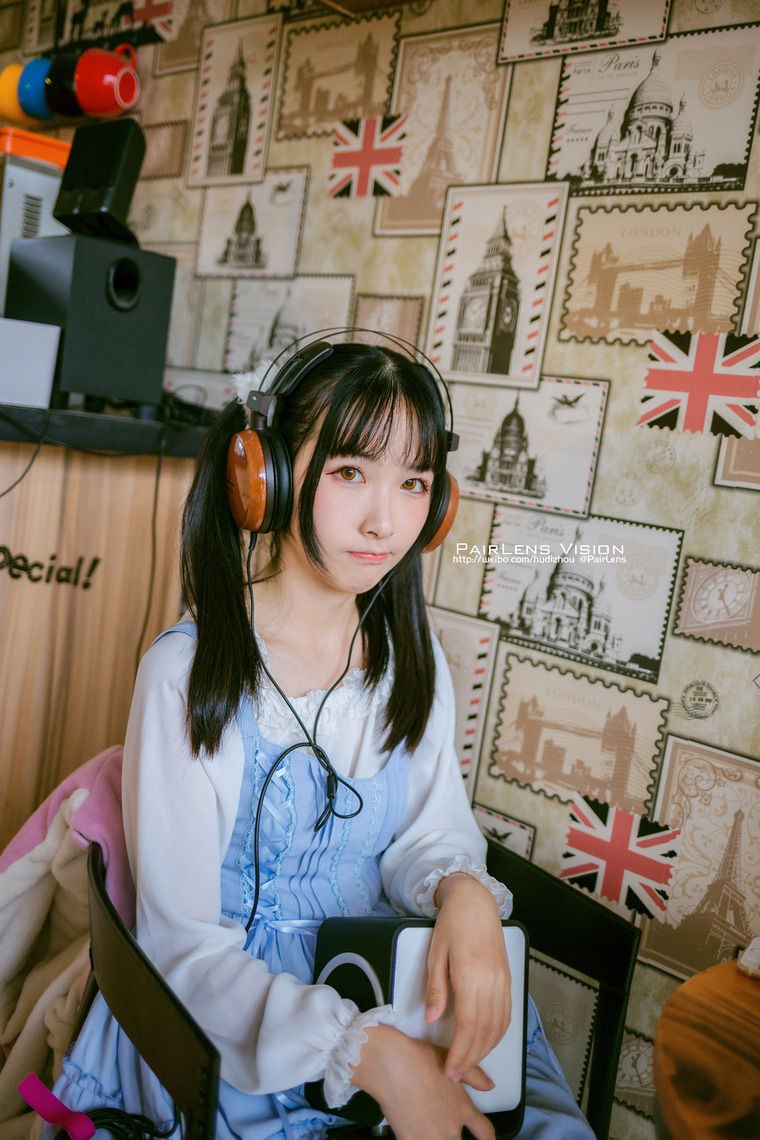 美少女与FeniksAudioEssence音箱的不经意邂逅