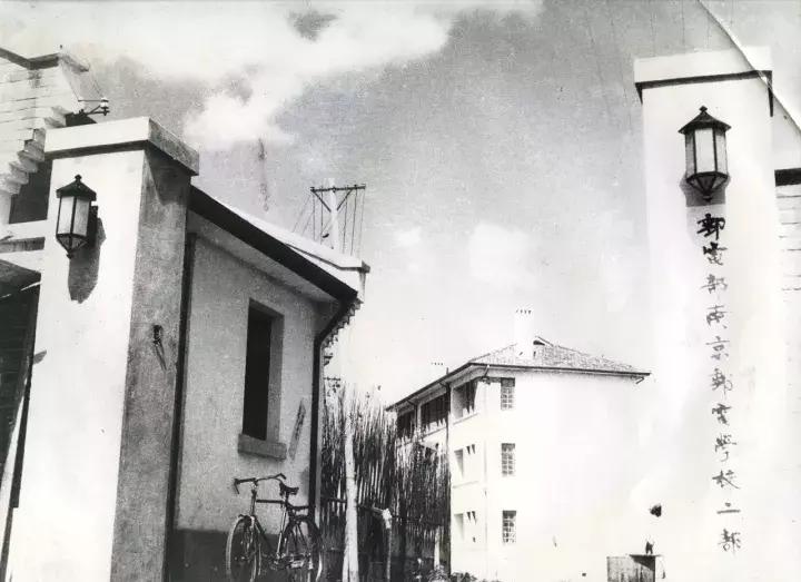 重返母校80后的回忆,重返六十年前的母校