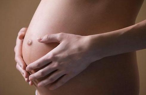 胎儿在妈妈的身体里面是什么样的,胎儿从子宫出来过程