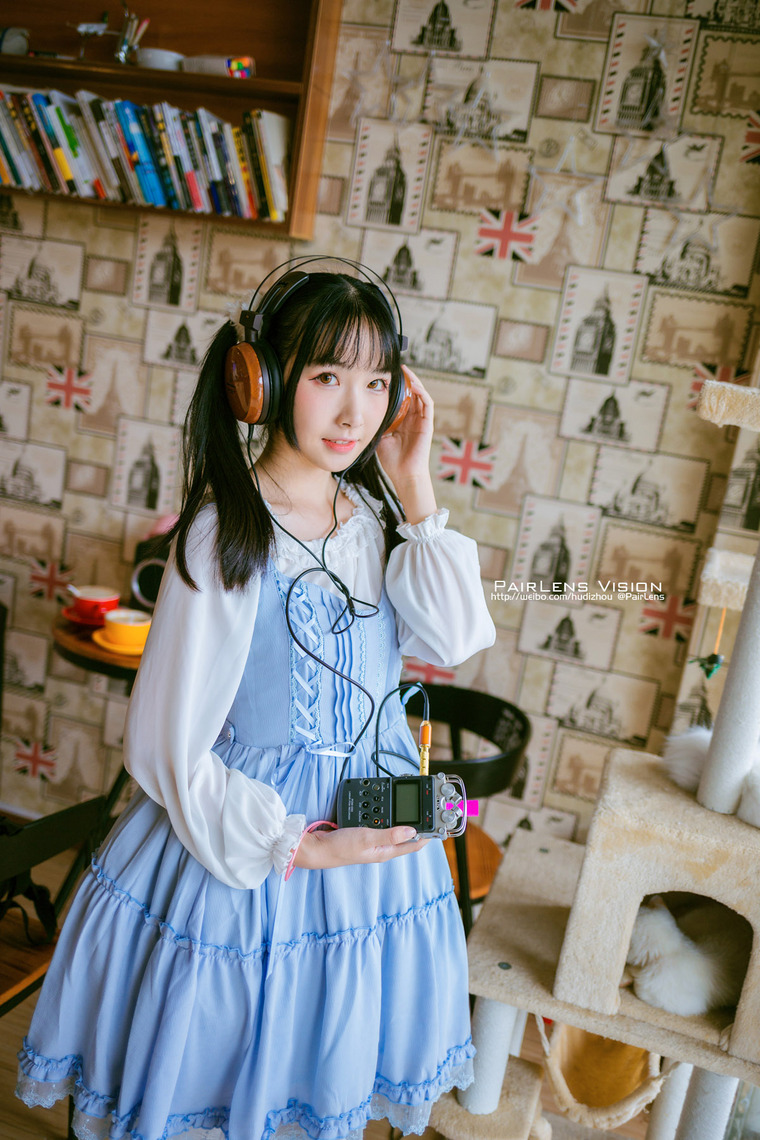 美少女与FeniksAudioEssence音箱的不经意邂逅