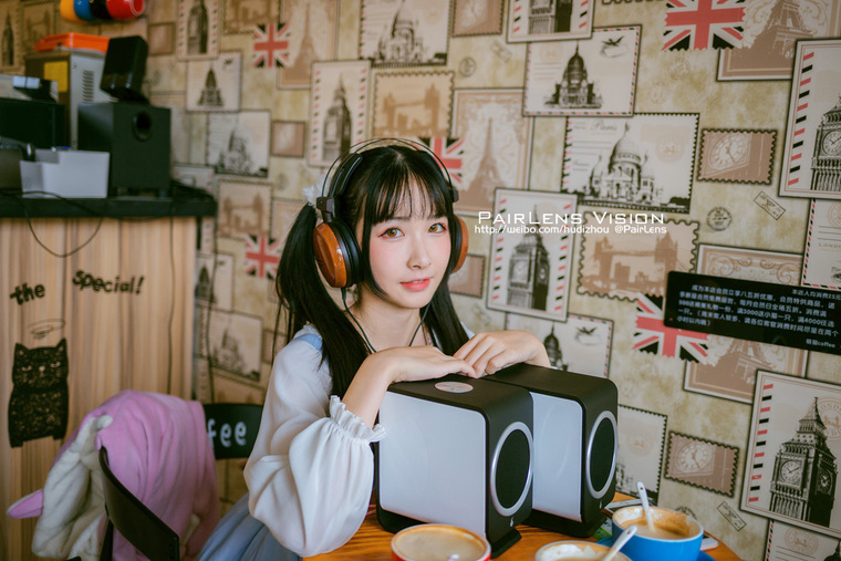 美少女与FeniksAudioEssence音箱的不经意邂逅