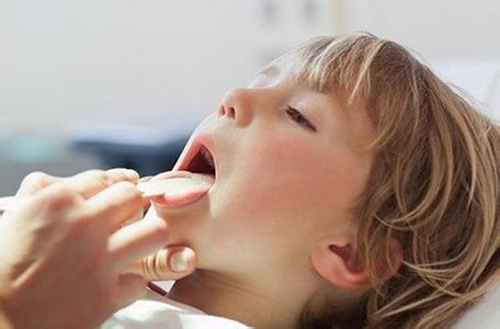 宝宝急性扁桃体炎有什么症状,急性喉炎和扁桃体炎的症状