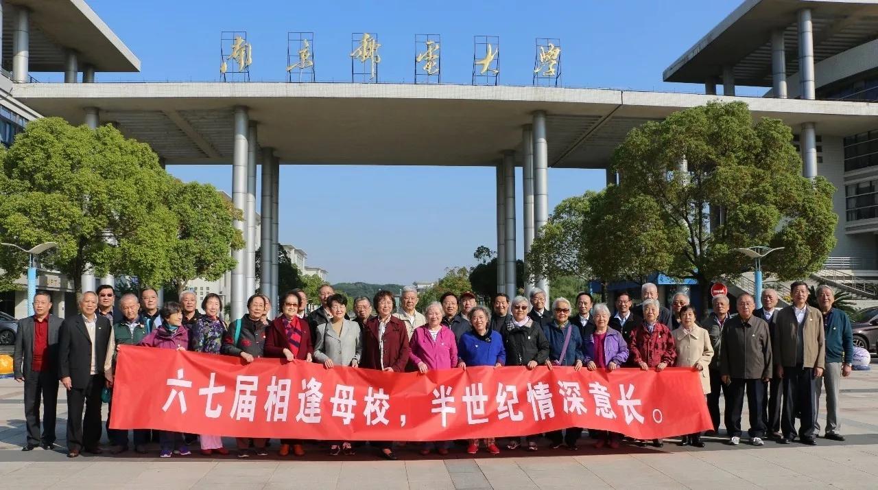 重返母校80后的回忆,重返六十年前的母校