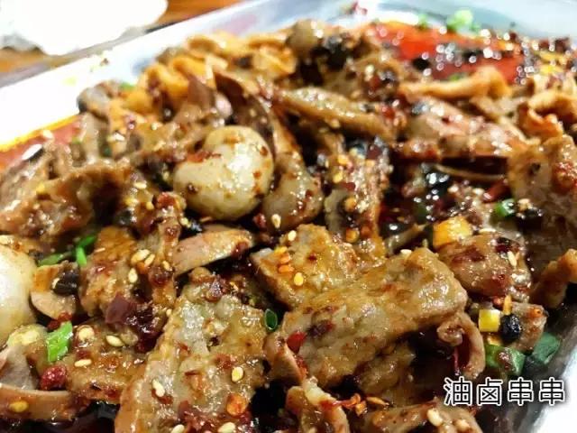 2个人30元就吃撑！这条街光看名字就能流口水！