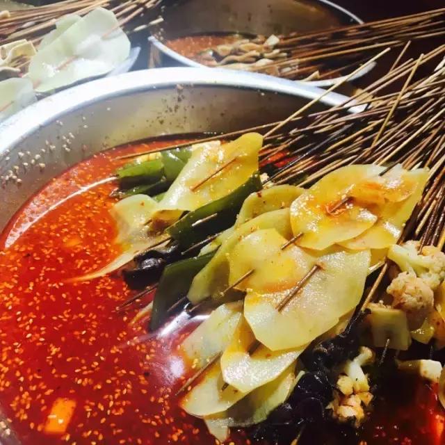 2个人30元就吃撑！这条街光看名字就能流口水！