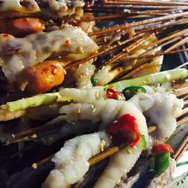 2个人30元就吃撑！这条街光看名字就能流口水！