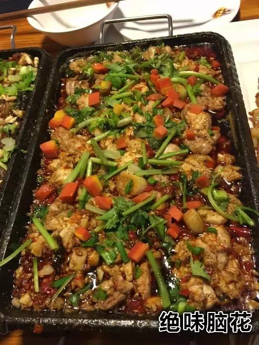 2个人30元就吃撑！这条街光看名字就能流口水！