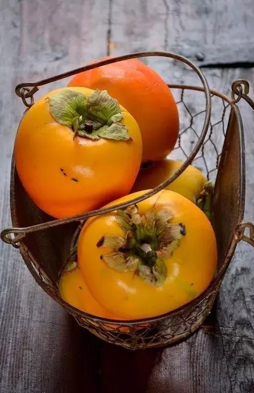 柿子能和酒一起用,柿子和酒间隔多少时间可以吃