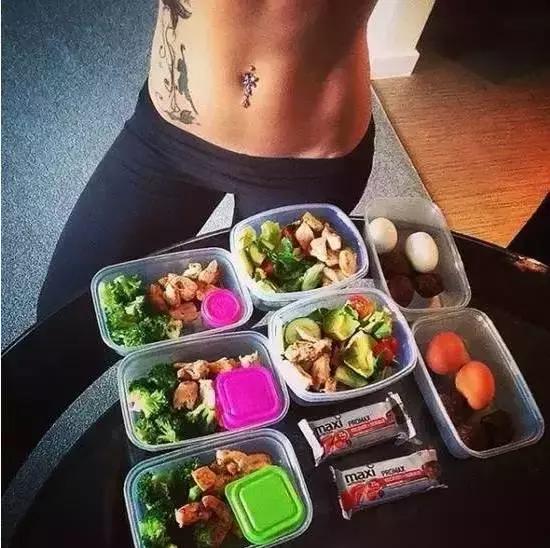 新手小白学健身餐,网红健身教练的锻炼方法