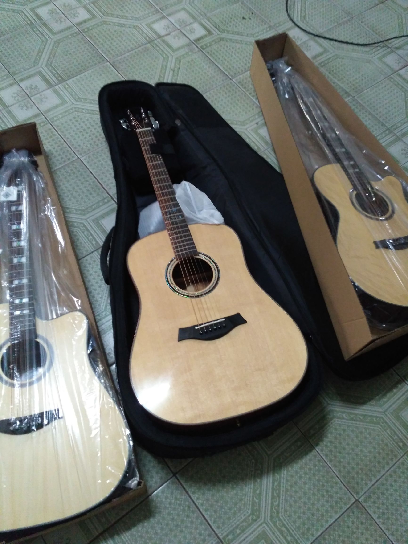 初学者木吉他选什么好,合板吉他和全单吉他怎么区别