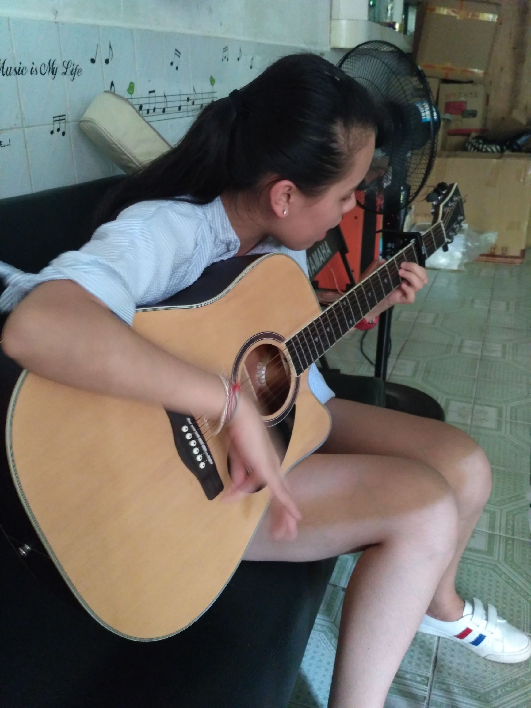 初学者木吉他选什么好,合板吉他和全单吉他怎么区别