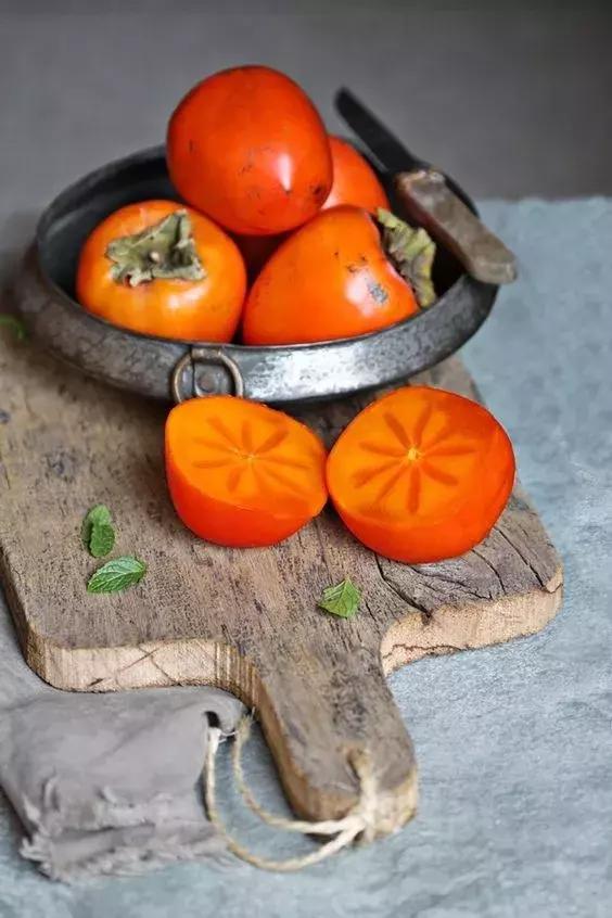 柿子能和酒一起用,柿子和酒间隔多少时间可以吃