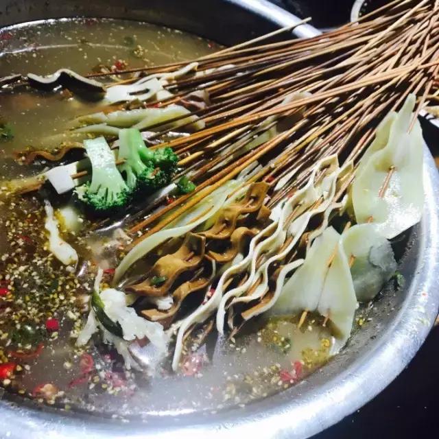 2个人30元就吃撑！这条街光看名字就能流口水！