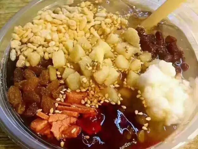 2个人30元就吃撑！这条街光看名字就能流口水！