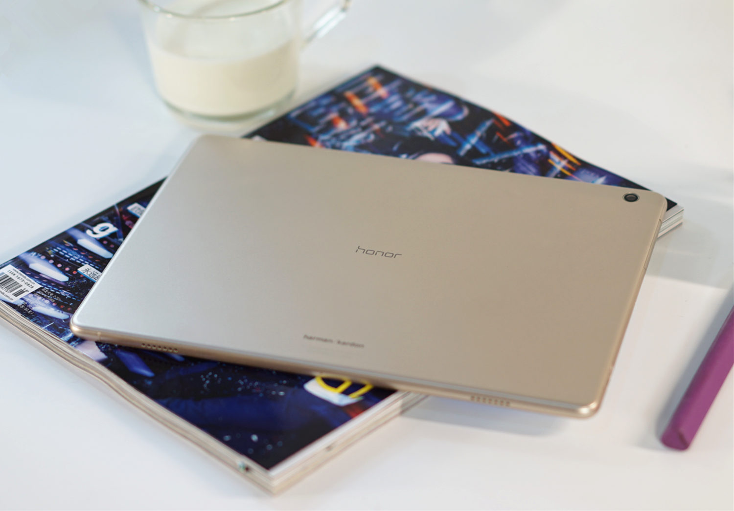 荣耀waterplay平板防水测试,荣耀waterplay8寸平板玩游戏