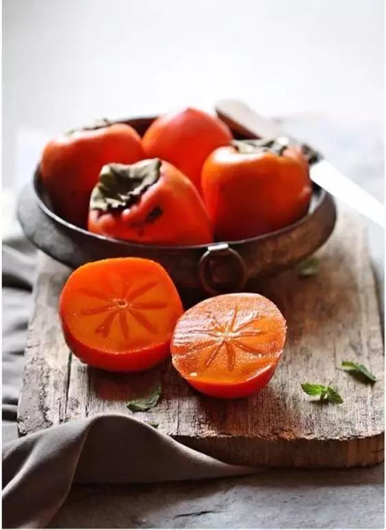 柿子能和酒一起用,柿子和酒间隔多少时间可以吃