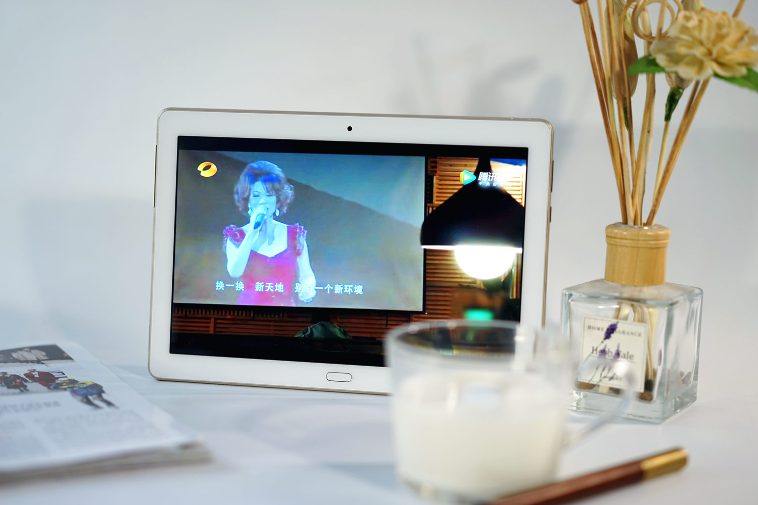 荣耀waterplay平板防水测试,荣耀waterplay8寸平板玩游戏