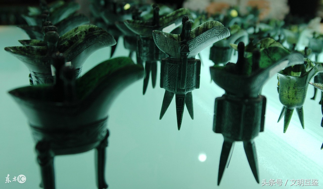 大爷36道工序打磨50年夜光杯，最薄处仅1毫米，用它喝酒千杯不醉