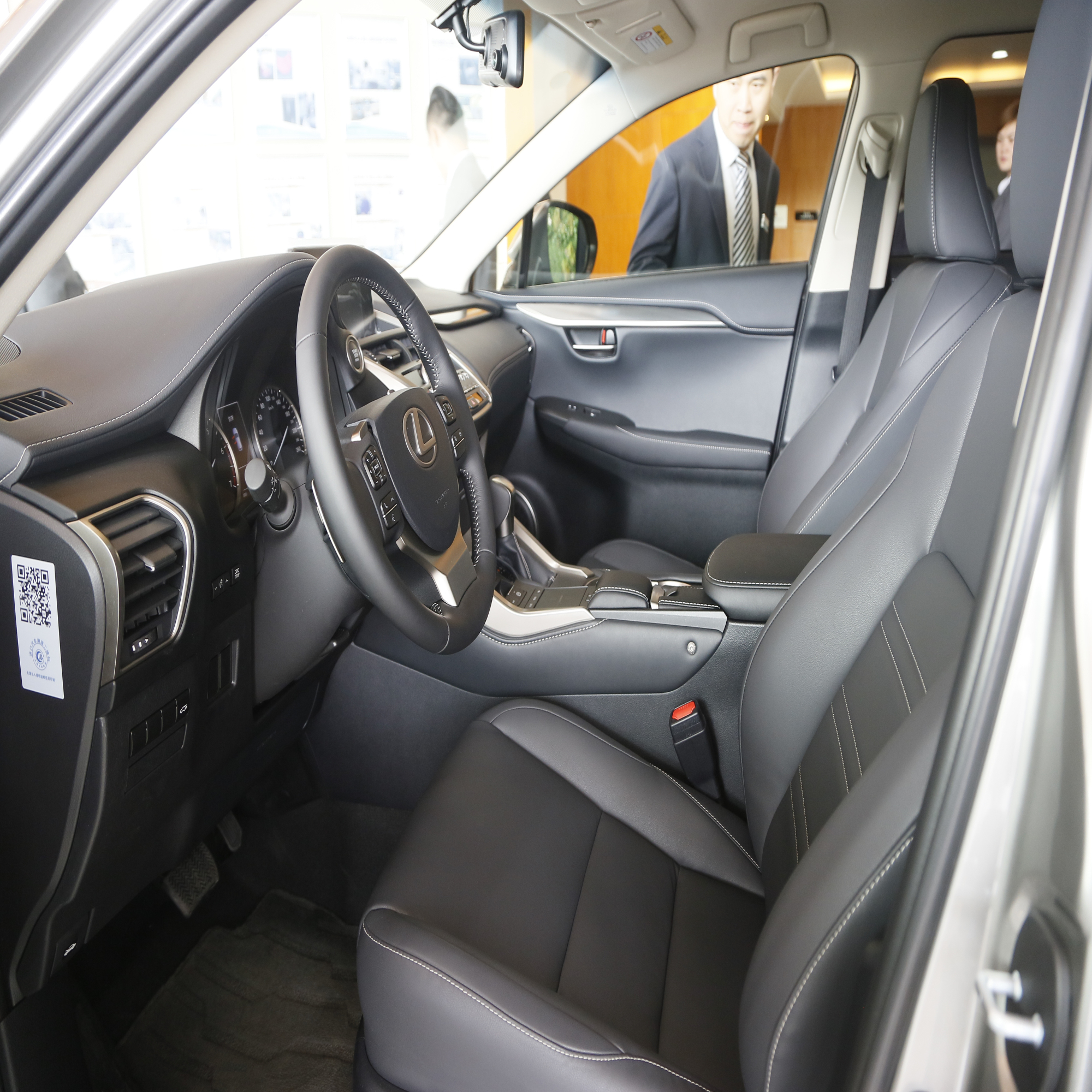 8万左右的雷克萨斯nx300,10多万的雷克萨斯nx300h