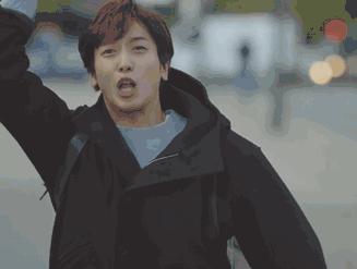 又是内衣癖，又是贞操带，这剧还没看到爱情，就先收获一个蛇精病