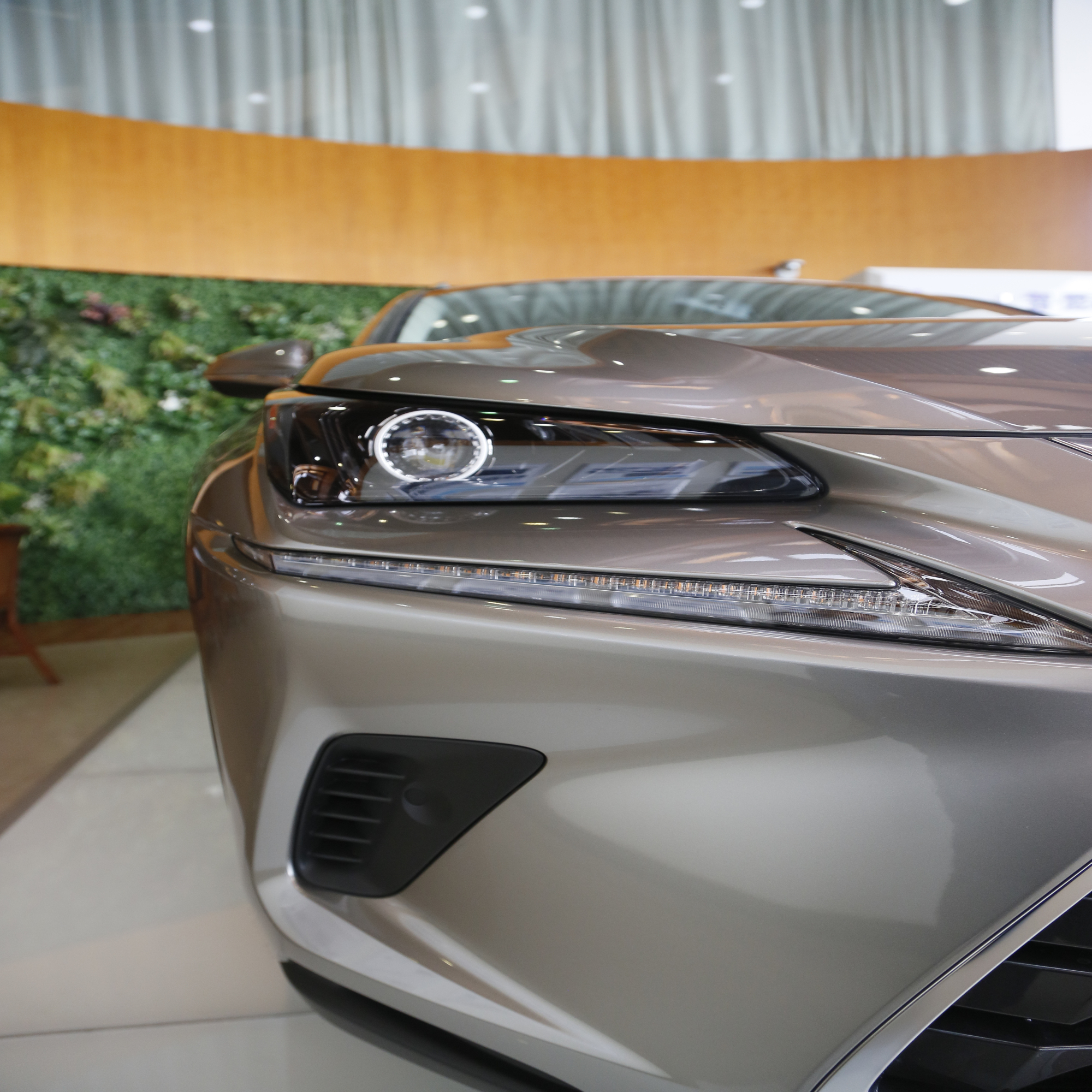 8万左右的雷克萨斯nx300,10多万的雷克萨斯nx300h