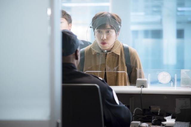 又是内衣癖，又是贞操带，这剧还没看到爱情，就先收获一个蛇精病