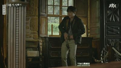 又是内衣癖，又是贞操带，这剧还没看到爱情，就先收获一个蛇精病