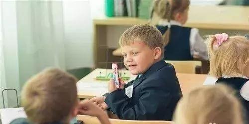 学生上课说话有什么招数,学生上课说话可以怎么处理