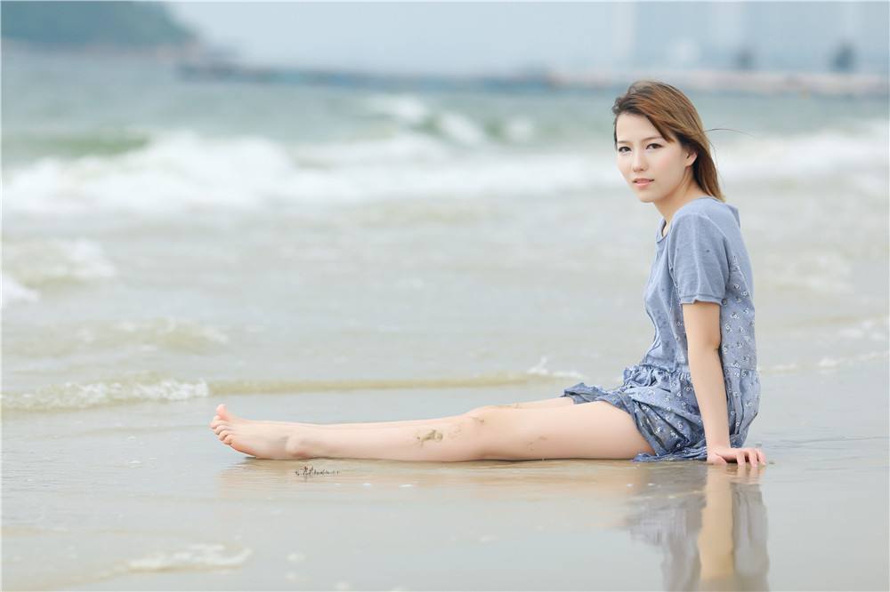 女生肢体动作说明什么,女性小动作背后的答案