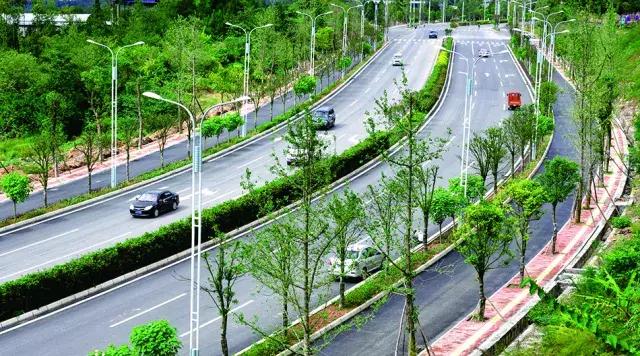 大家好，我来介绍一下恩阳“川东北综合交通新枢纽”是如何炼成的