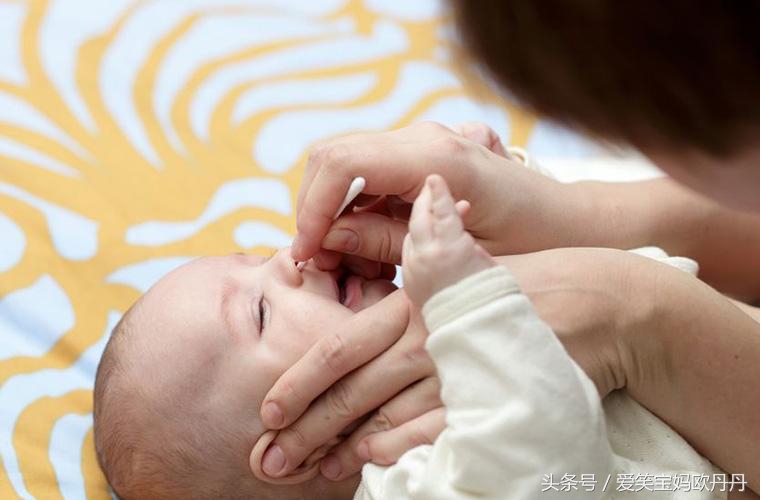 宝宝鼻屎多但是不让抠怎么办,宝宝的鼻屎堵住了怎么办