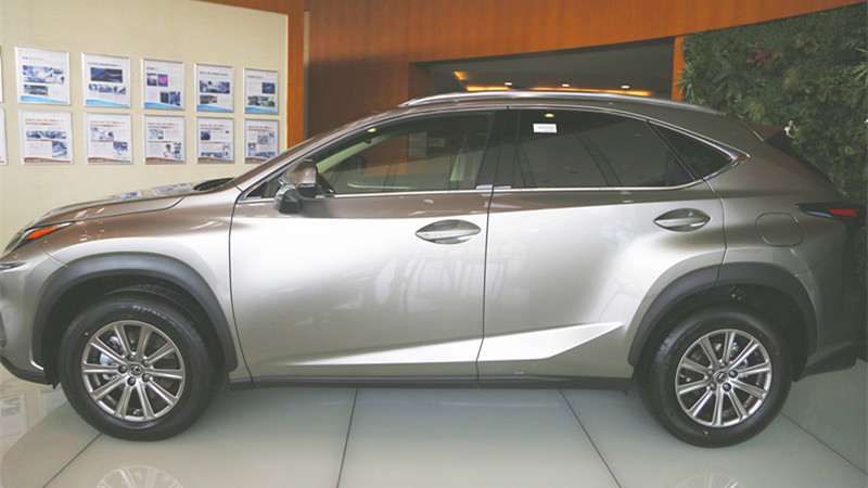 8万左右的雷克萨斯nx300,10多万的雷克萨斯nx300h