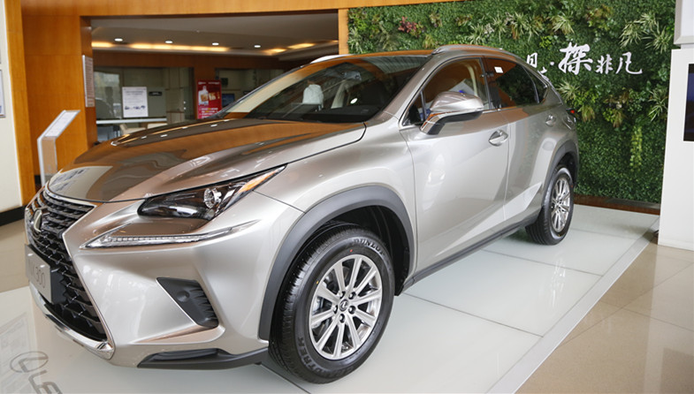 8万左右的雷克萨斯nx300,10多万的雷克萨斯nx300h