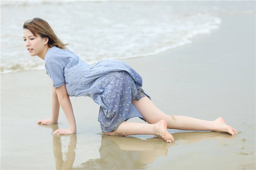 女生肢体动作说明什么,女性小动作背后的答案