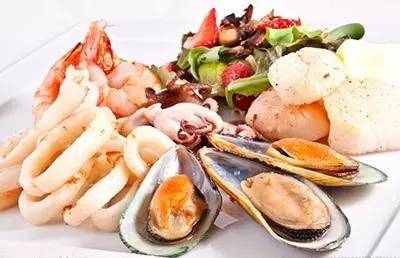 婴儿吃辅食后呕吐拉稀,宝宝吃辅食昏迷导致窒息