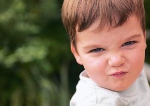 怎么通过心理调适治愈小儿抽动,如何矫正孩子的抽动秽语综合征