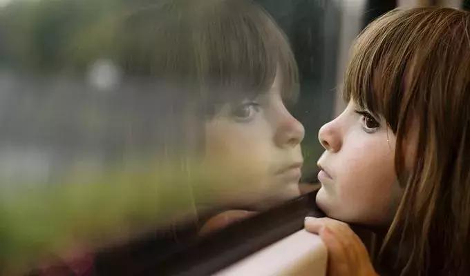 孩子任性耍脾气如何应对,对付爱捣乱不服管教的孩子