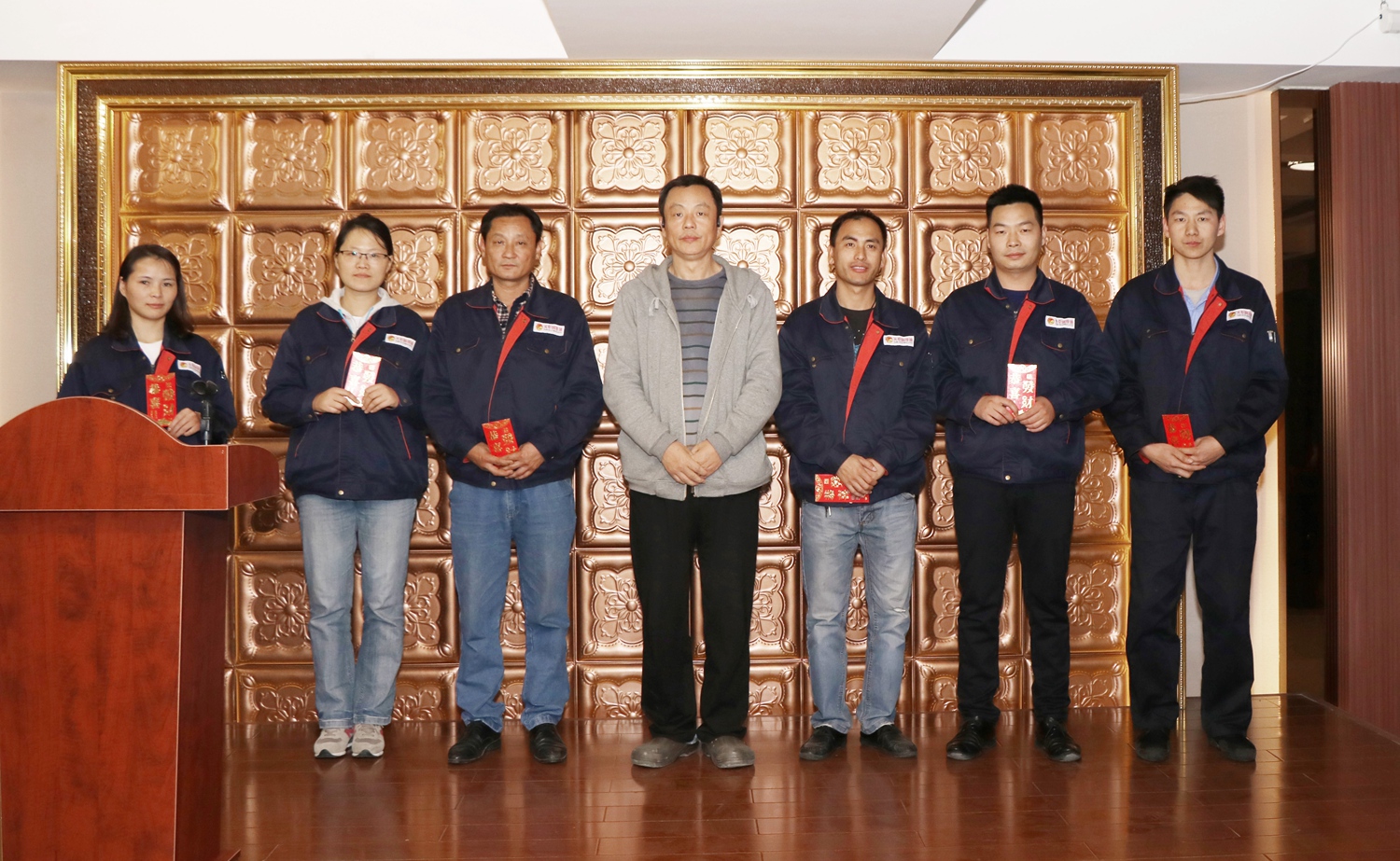 上海火炬润滑油举办10月庆祝员工生日晚会