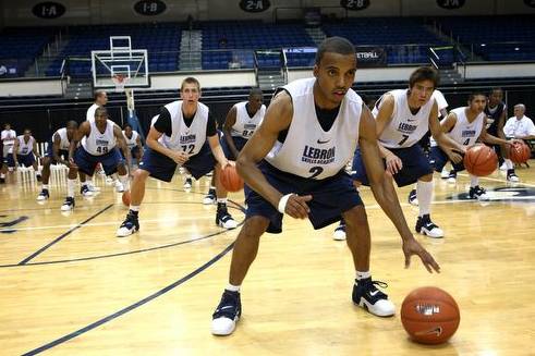 运球总是不稳容易失误怎么办,运球怎么不容易被断保罗乔治