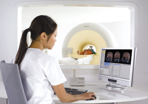 如何让小孩配合做脑核磁,儿童可以用磁共振检查吗