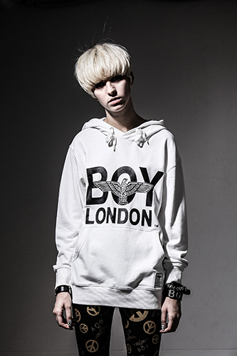 潮牌boylondon高帮变色鞋子,最流行潮牌BOYLONDON