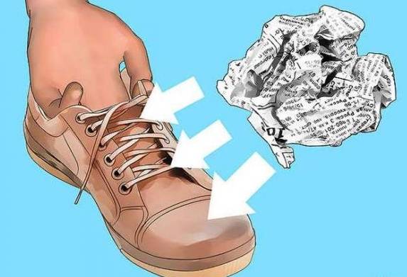 出门鞋子被雨淋湿了怎么弄干,下雨鞋子进水怎么处理