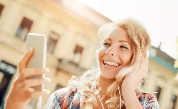 哪种牙膏去烟渍美白牙齿最有效,教你牙齿美白小窍门视频