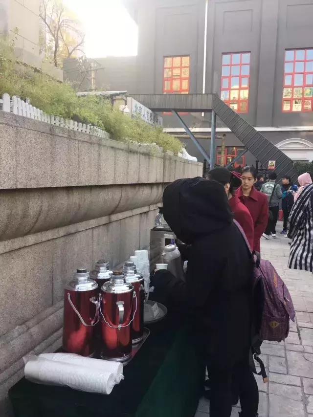 窝头会馆宋丹丹何冰经典片段,何冰谈宋丹丹演话剧