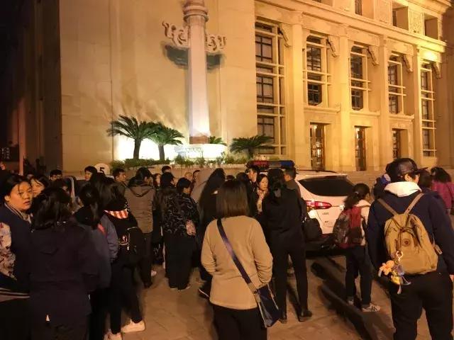 窝头会馆宋丹丹何冰经典片段,何冰谈宋丹丹演话剧