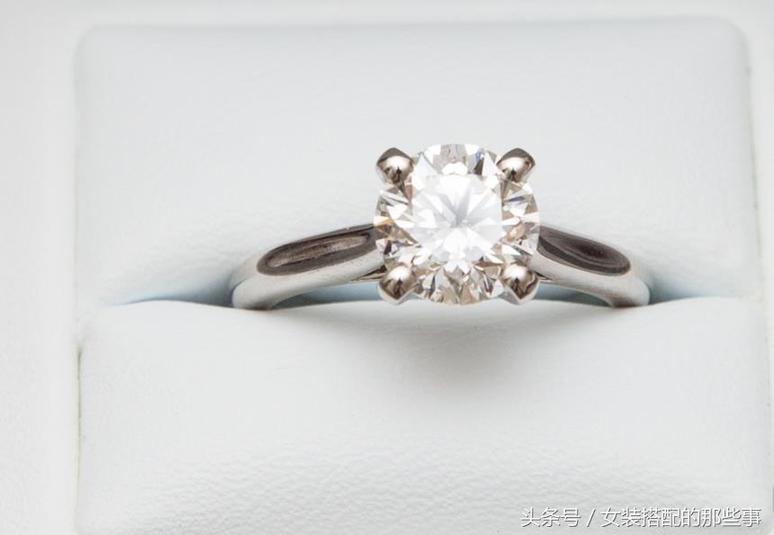 卡地亚Cartier订婚钻戒1895一生一世