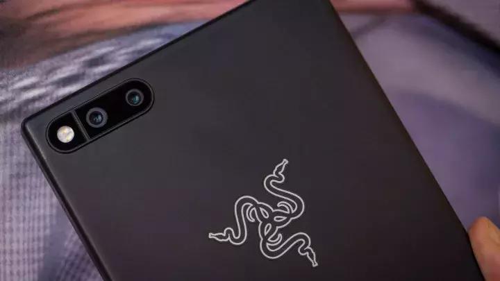 一周极客资讯：iPhoneX也“蓝屏”｜雷蛇发布电竞手机