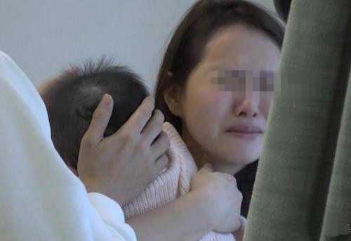 宝宝摔下床后脑淤血,孩子摔下床脑震荡表现